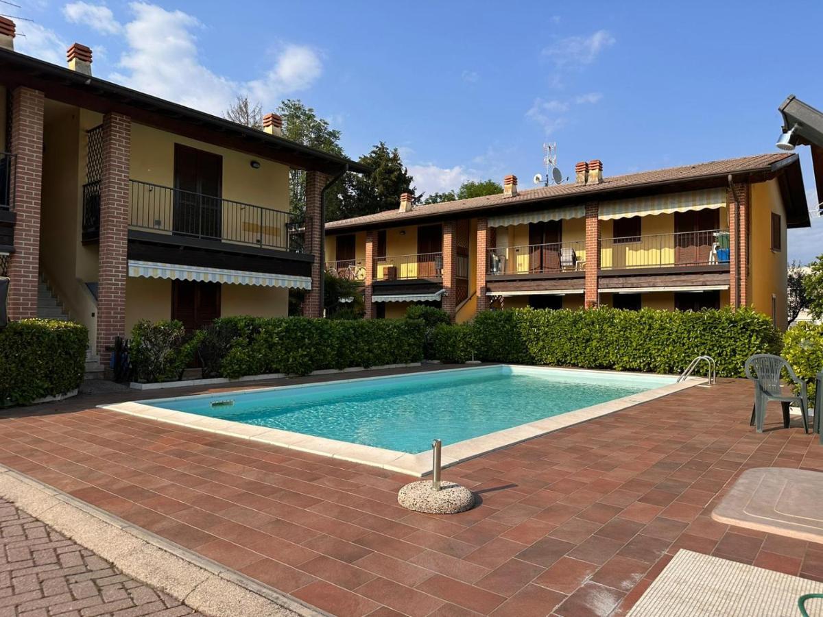Pool - Marge Apartment - By Host4U パデンゲ・スル・ガルダ エクステリア 写真